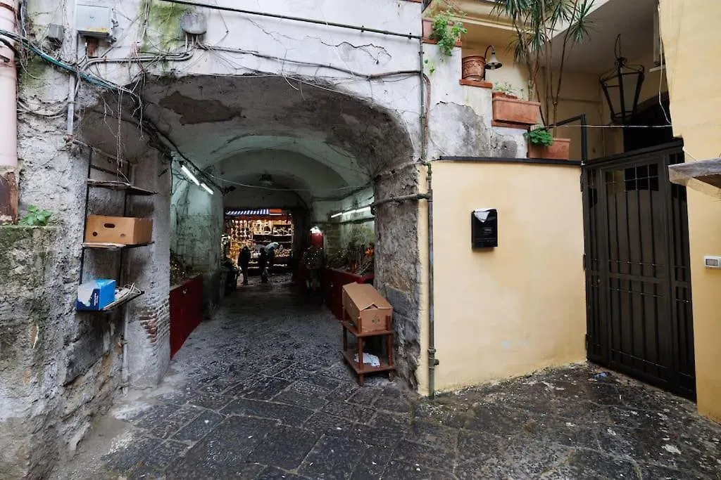 The San Gregorio Armeno Apartment By Houseinnaples